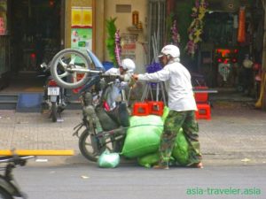 ベトナムのバイク、転倒