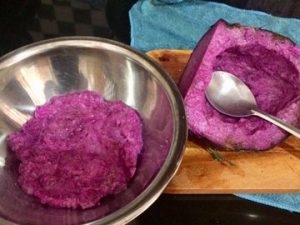 紫芋（紫山芋をくりぬく、ベトナム自炊