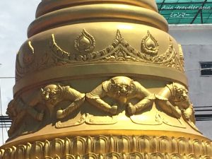 ミャンマーの仏塔の柄