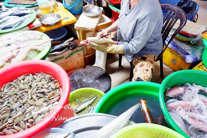 ベトナム　ダナン コン市場
